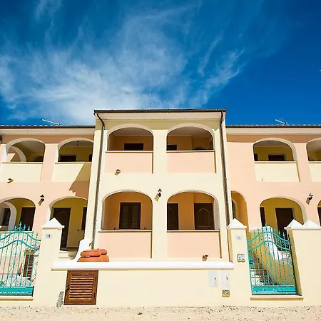 Le Residenze Di Vico Friuli 1 * Orosei